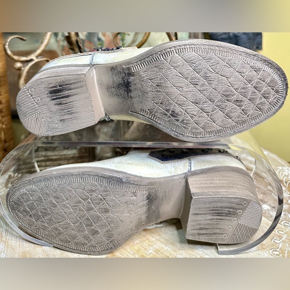 EUC Sterling River “American Flag” Distressed Creamy White/Red/Blue. Size 7 - Picture 12 of 13